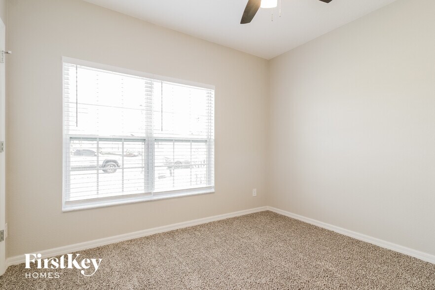 Building Photo - 4796 Rockvale Dr