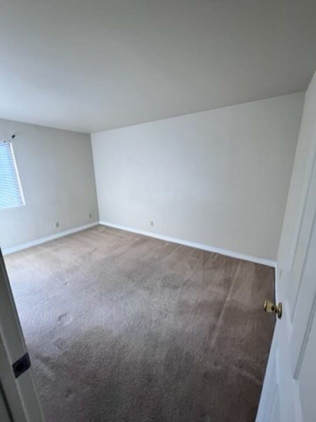Building Photo - One Bed Condo in Southwest