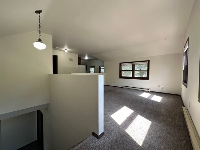 Building Photo - 822 3rd St