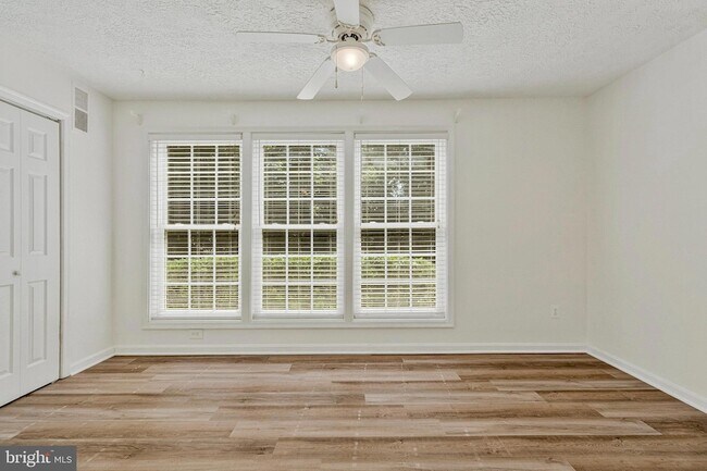 Building Photo - 10070 Oakton Terrace Rd