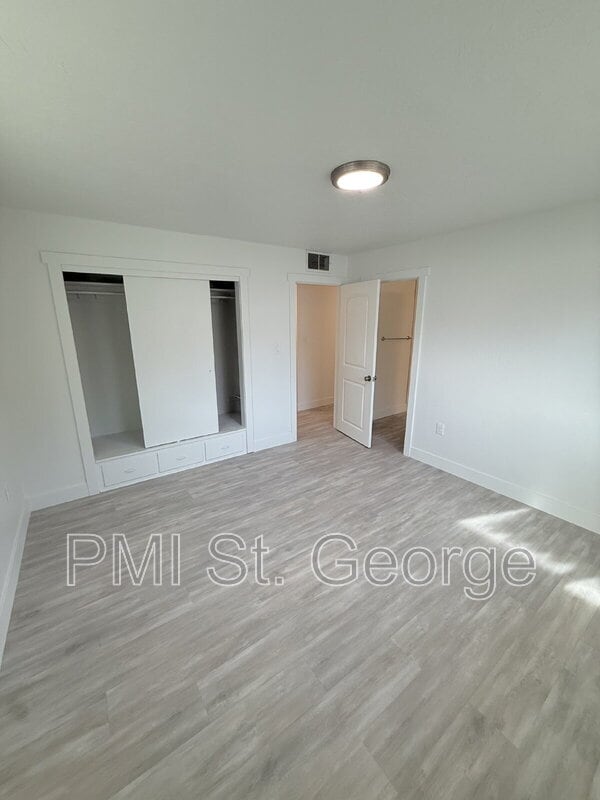 Building Photo - 288 W Diagonal