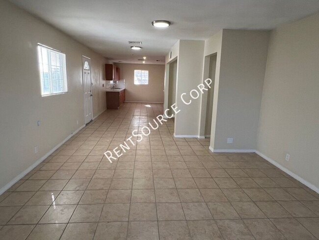 Building Photo - 440 Lillian Dr