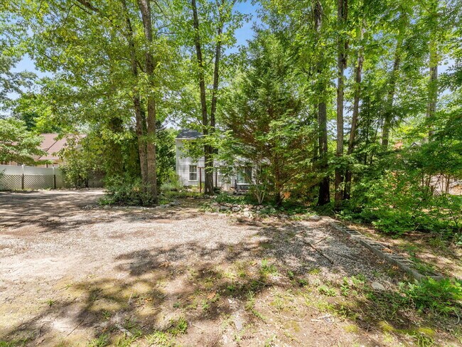 Building Photo - 3513 Castlebury Dr