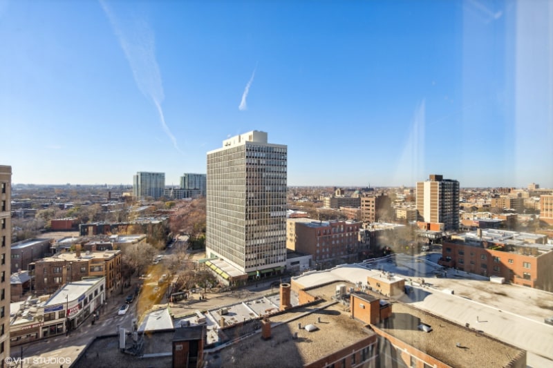 Building Photo - 2400 N Lakeview Ave