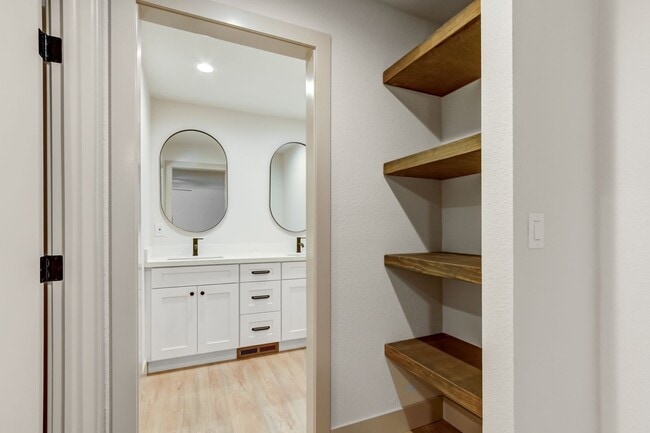 Building Photo - High-End 4-Bedroom Retreat | Designer Kitchen | Resort-Style Backyard & Pool!