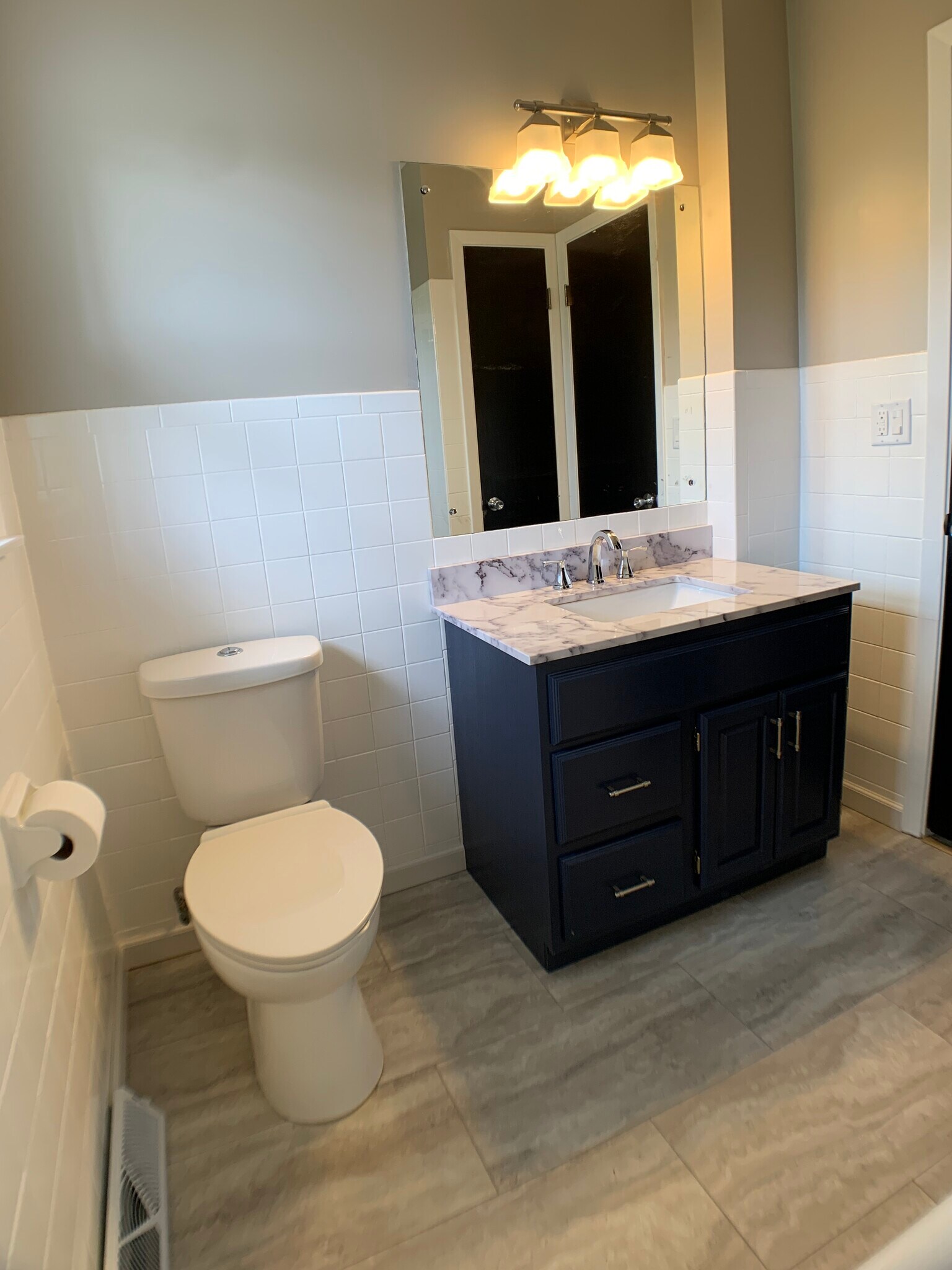 Building Photo - 211 Wedgewood Dr