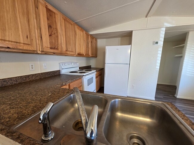 Building Photo - 104 Clark St