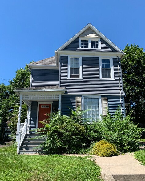 Primary Photo - 21 St John Ave