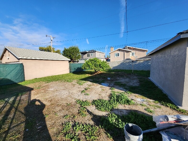 Building Photo - 333 E 61st St