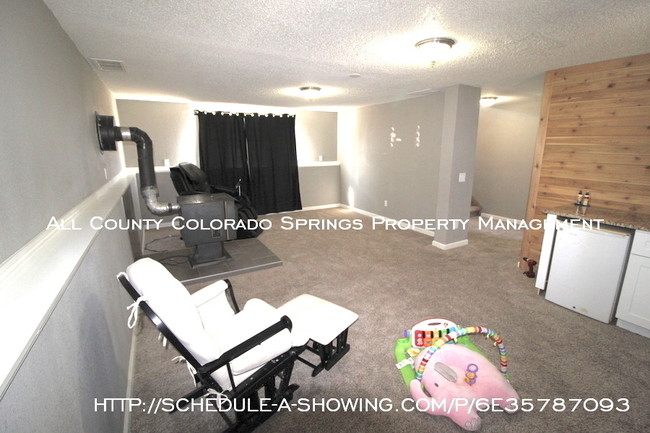 Building Photo - Horse Property Remodeled on 2.5 acres
