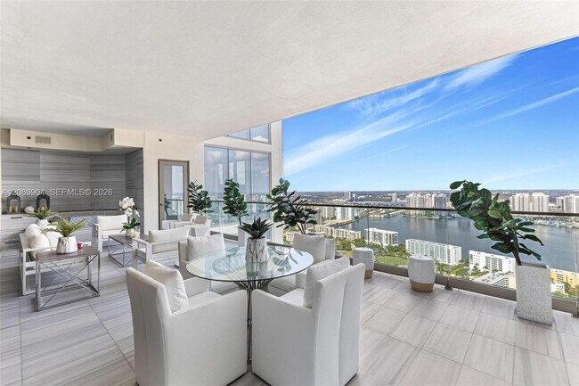Building Photo - 17901 Collins Ave