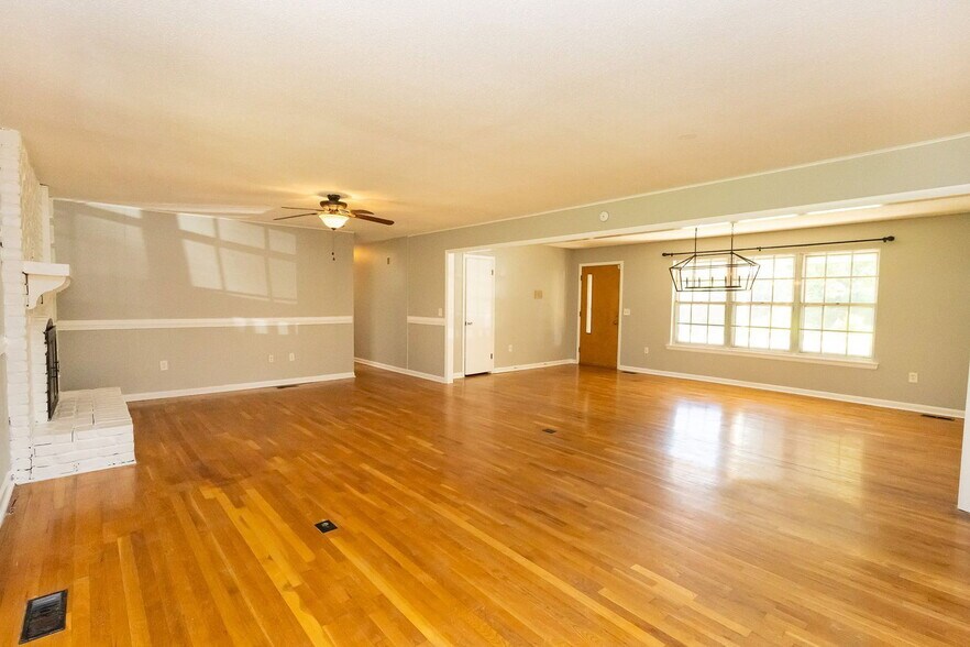 Building Photo - 834 Kay Cir
