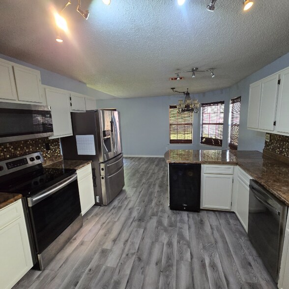 Building Photo - 4265 Antioch Rd