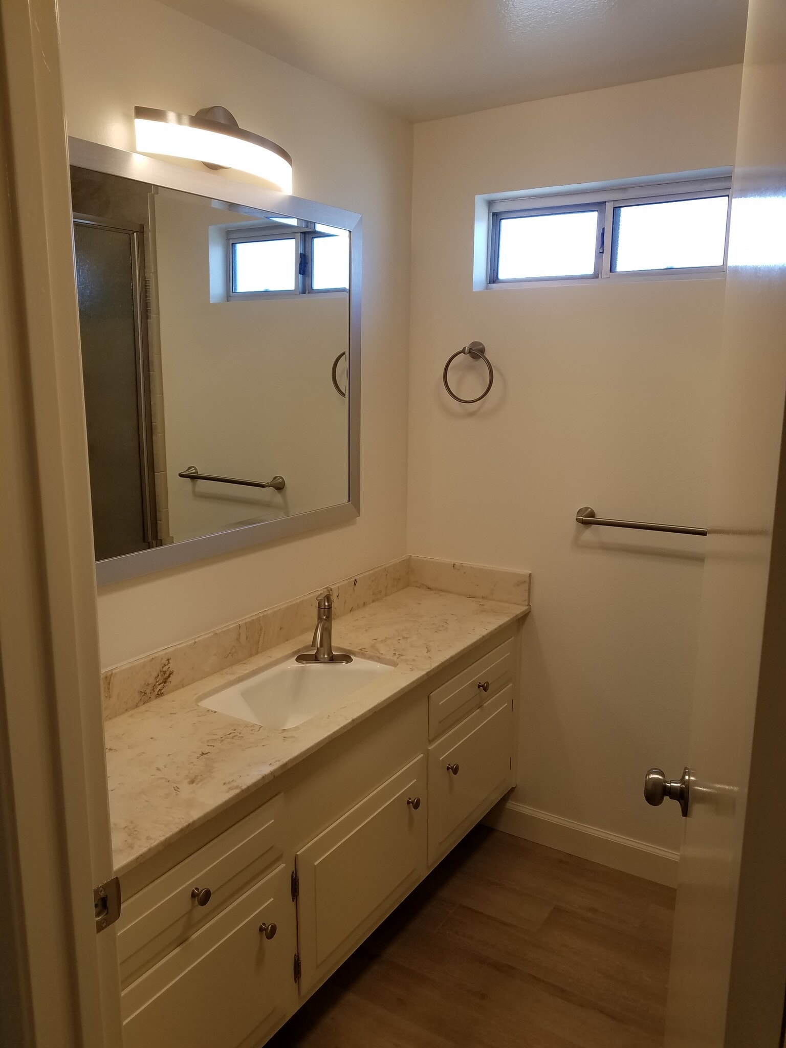 Master bathroom - 1100 Opal St