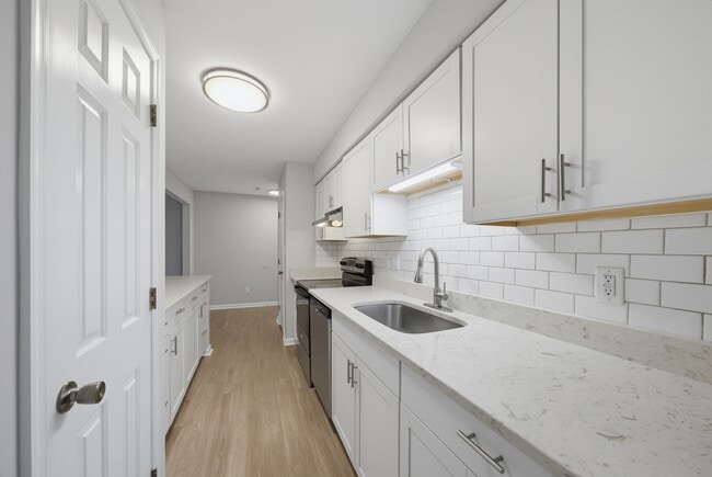 Building Photo - 2030 Quaker Landing
