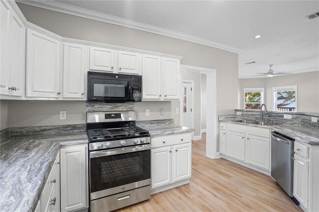 Building Photo - 3917 Bayfront Rd