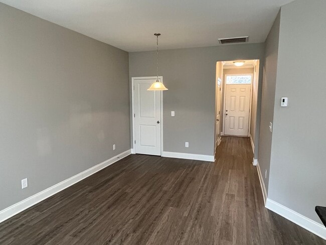 Building Photo - Convenient 3 Bed Townhome near Harrisburg