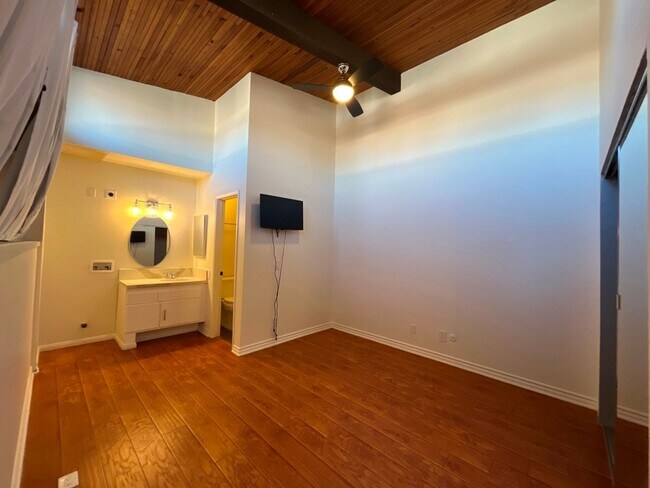 Building Photo - AVAILABLE NOW! 1BR w/patio, pool + spa, gym, parking + MORE!