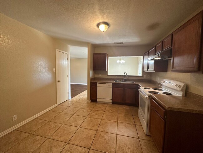 Building Photo - 8411 Jaclyn Park