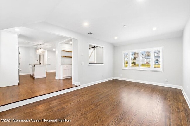 Building Photo - 495 Branch Ave