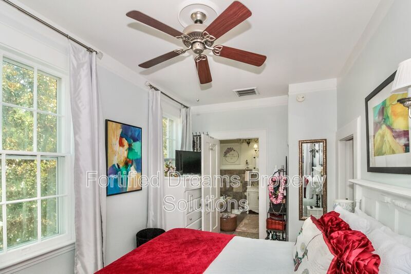 Building Photo - 205 S 5th Ave