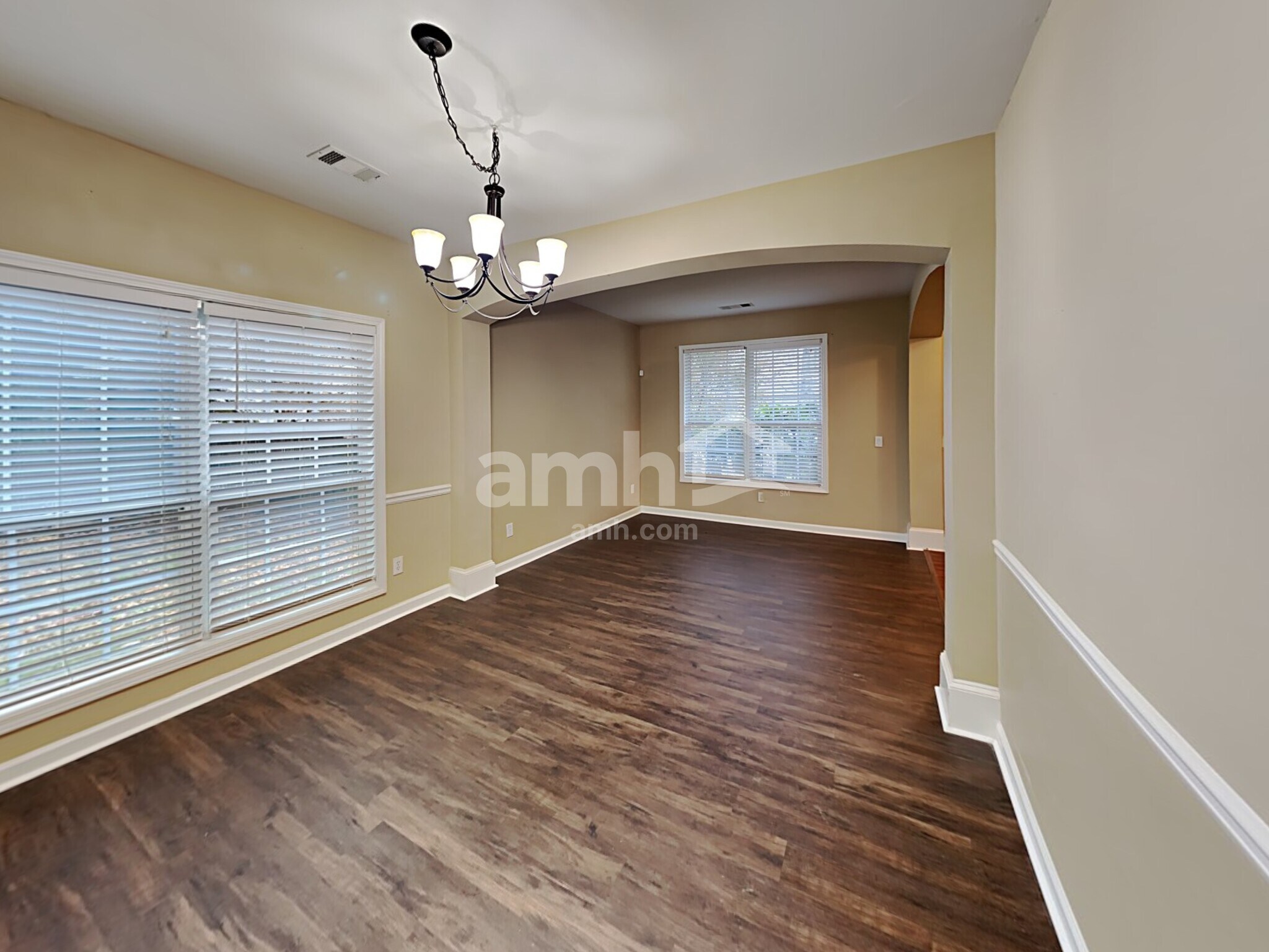 Building Photo - 1584 Silver Ridge Dr