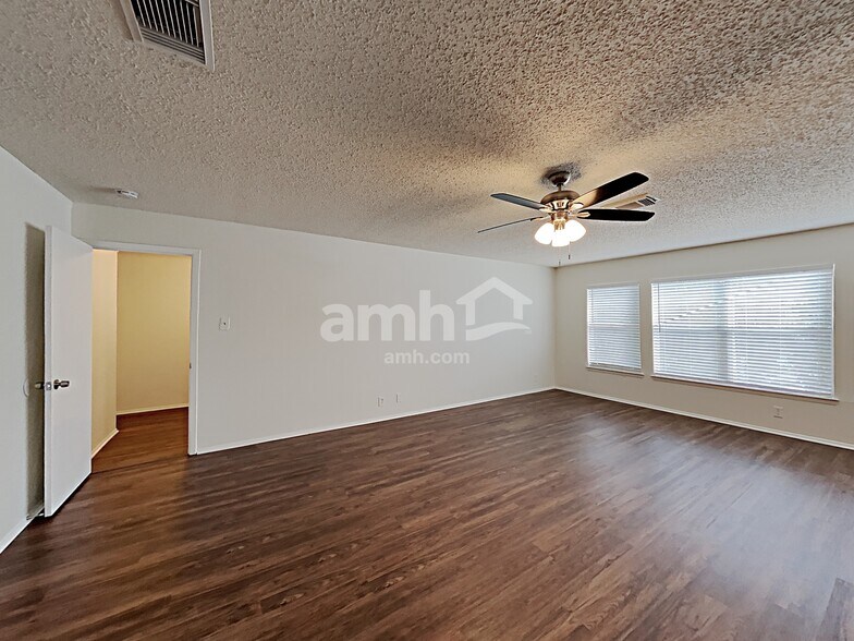 Building Photo - 9915 Old Mesquite