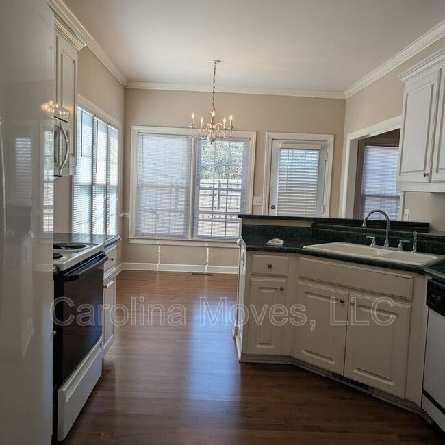 Building Photo - 33 Meadow Springs Ln