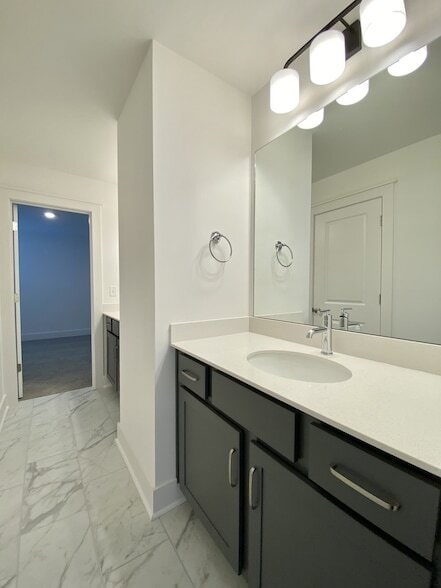 Building Photo - 647 Conifer Dr