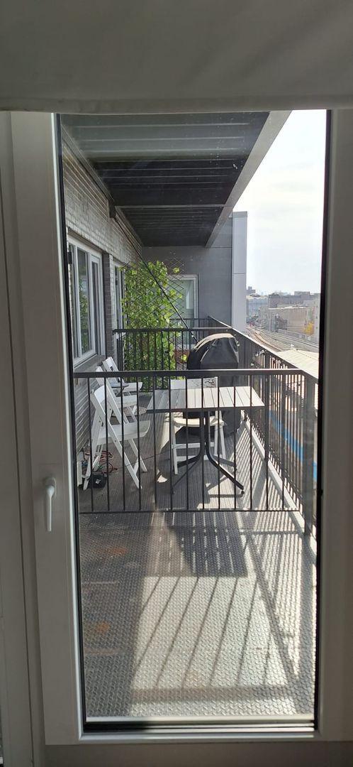 Building Photo - 0 bedroom in Chicago IL 60657