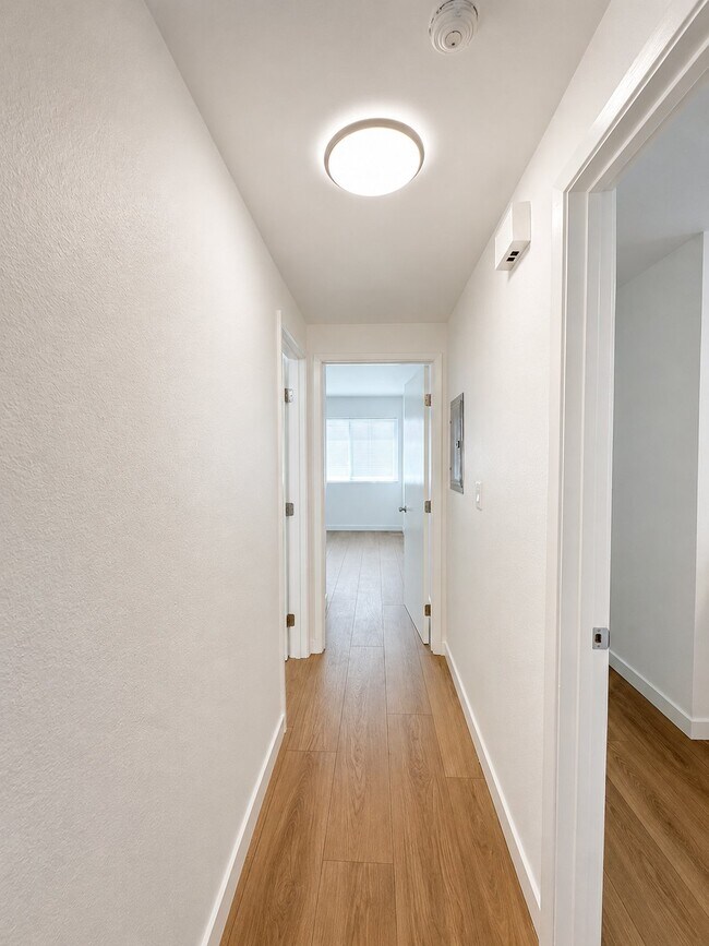 Building Photo - 108 N Helberta Ave
