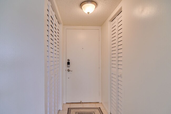 Building Photo - 6158 Palma Del Mar Blvd S