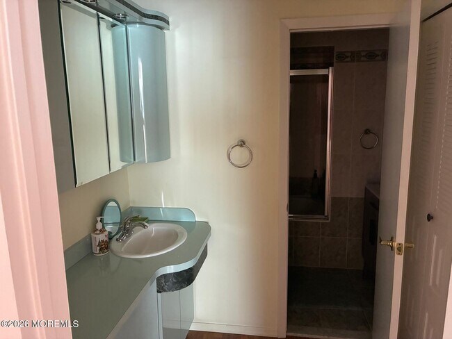 Building Photo - 131 Amberly Dr
