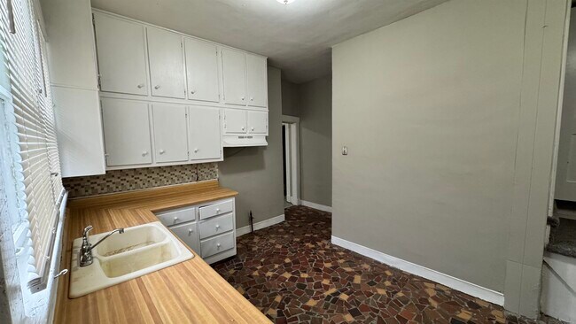 Building Photo - 1114 Azalia St