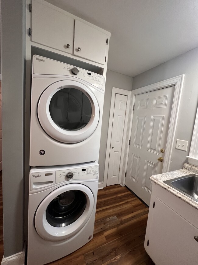 Laundry - 114 N Meade St