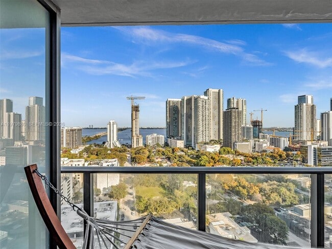 Building Photo - 121 NE 34th St