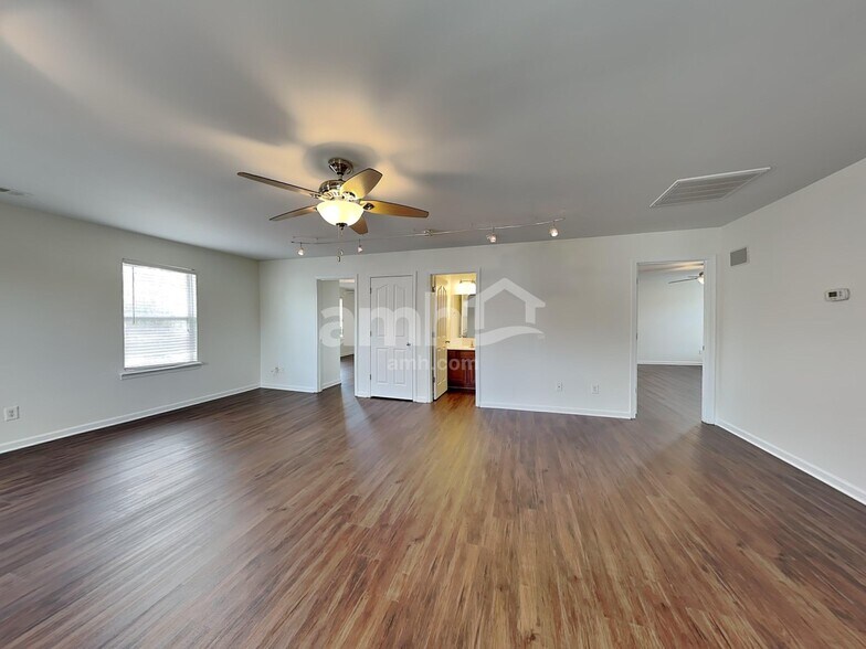 Building Photo - 3515 Herkimer Dr