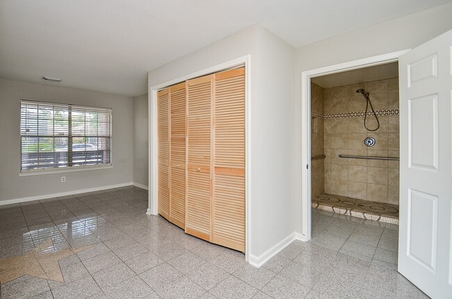 Building Photo - 13410 Cricklewood Creek Ln