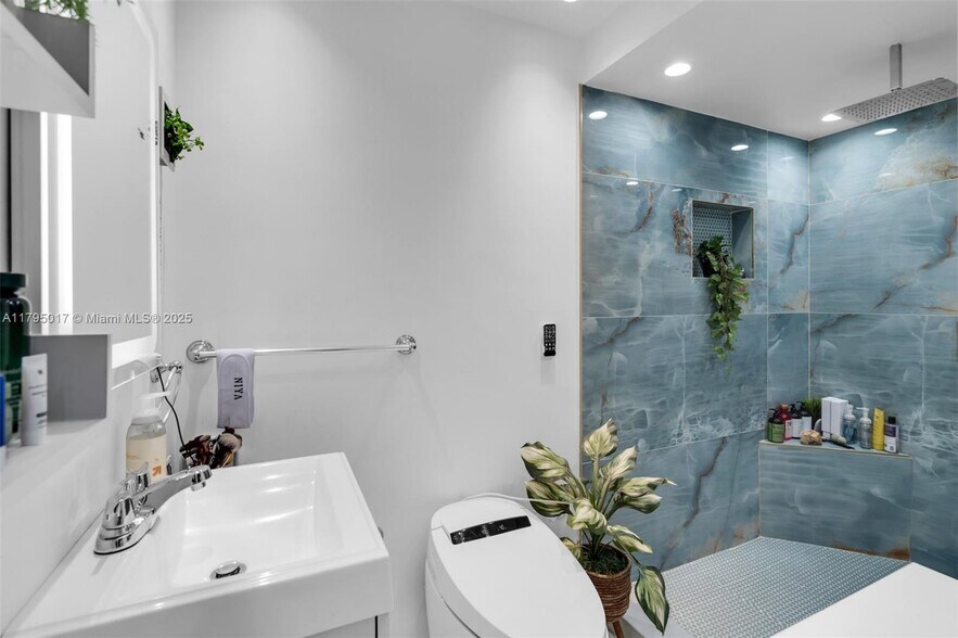 Building Photo - 4140 N 36th Ave