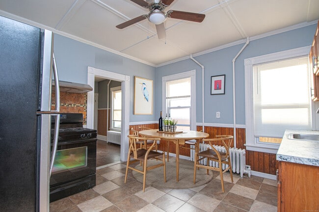 Building Photo - 335 Zion St