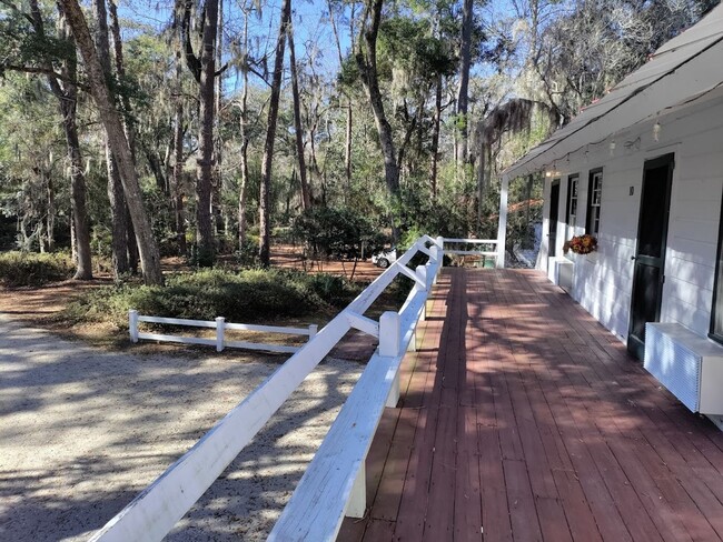 Building Photo - Cozy 1 bedroom/1 bath off of Ferguson