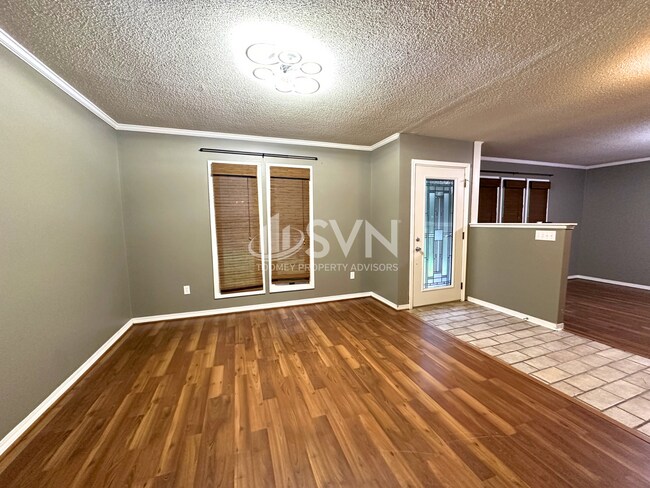 Building Photo - 662 Ridgewood Dr