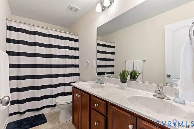 Building Photo - 16913 Thornapple Run