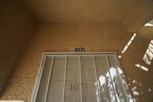 Building Photo - SHOWINGS AVAILABLE NOW