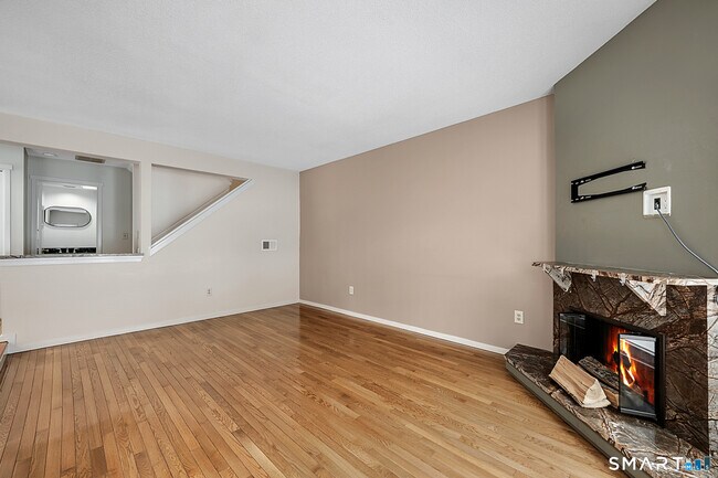 Building Photo - 17 Maple Ln