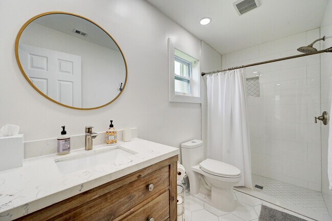 Building Photo - 2756 Carnation Ct
