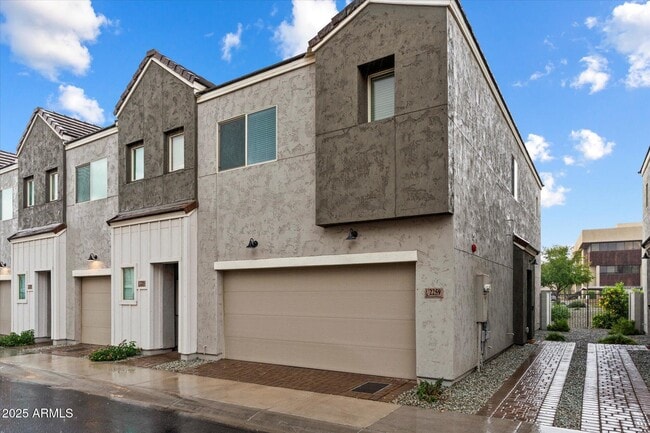 Primary Photo - 2259 W Harmont Dr