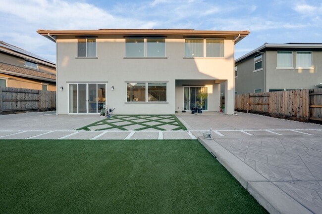 Building Photo - Luxury 4 Bedroom Home in Gated El Dorado Hills Community!