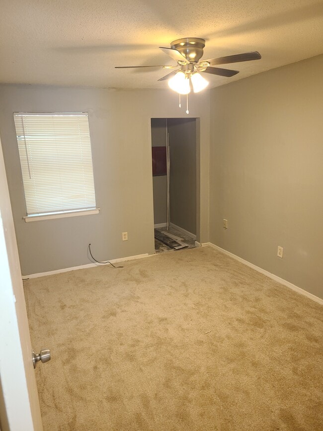 Building Photo - 1272-74 Halcomb ln Memphis, TN. 38127
