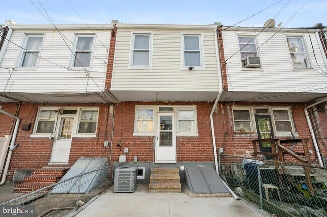 Building Photo - 910 N Kenwood Ave